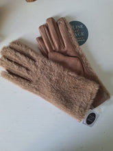 Load image into Gallery viewer, Faux fur Gloves - Available in more colours
